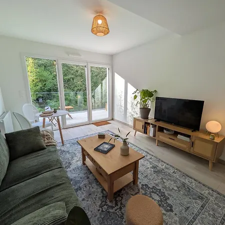 Calme Et Lumineux Au Coeur De Carteret Apartment