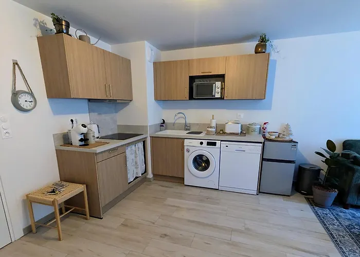 Calme Et Lumineux Au Coeur De Carteret Apartment *