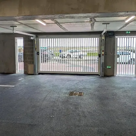 Calme Et Lumineux Au Coeur De Carteret Apartamento